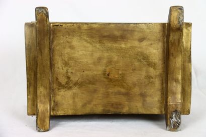 Coffret en bois sculpté et doré dans la goût...