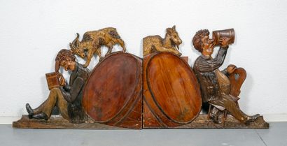 Enseigne de brasserie en bois sculpté et...