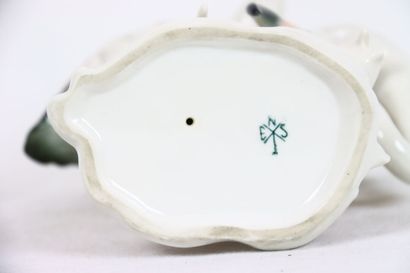 SAXE, Manufacture KARL ENS. Groupe en porcelaine...