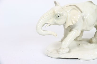 SAXE, Manufacture KARL ENS. Groupe en porcelaine...