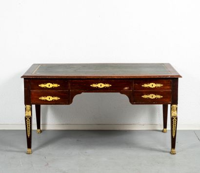 Bureau plat en placage d'acajou, plateau...