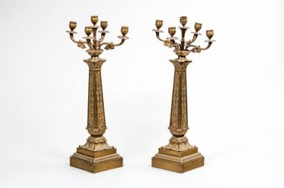 Paire de candélabres en bronze doré. Base...