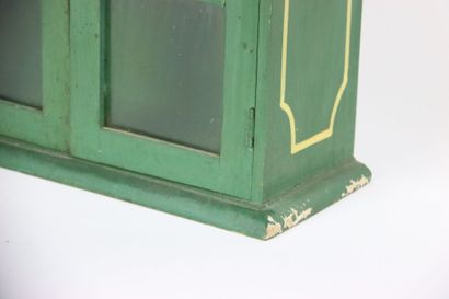 Vitrine miniature en bois ouvrant par deux...