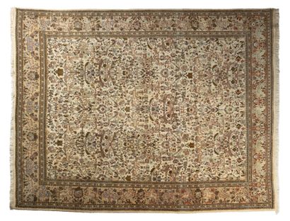 TABRIZ carpet (Iran), circa 1965/70
Dimensions:...