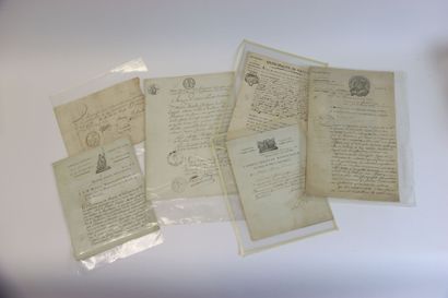 [LOT DE VIEUX PAPIERS] - Lot de 38 documents,...