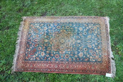 Tapis Nain . Laine et soie. Iran. Circa 1975....