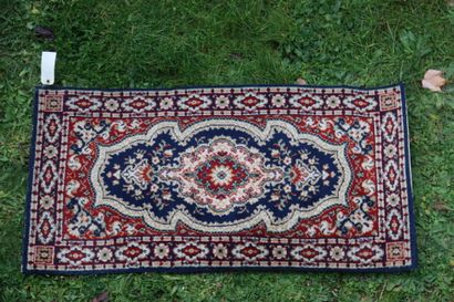 Carpet mécanique à décor floral. Bon état...