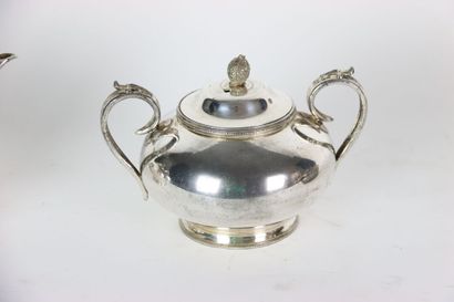 Réunion d'un bouillon a oreilles et un sucrier...