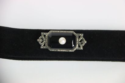 Broche en argent, cabochon de verroterie...