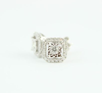 Paire de boutons d'oreilles en or blanc 18K...