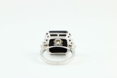 Bague en or gris 18K (750/1000) de style...
