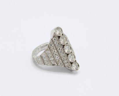 Bague en platine (900/1000) de style art...