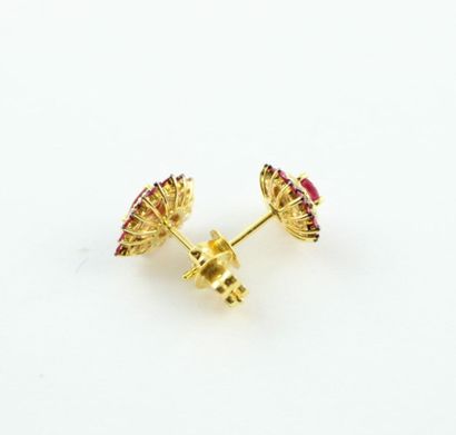 Paire de boutons d'oreilles en or jaune 18K...