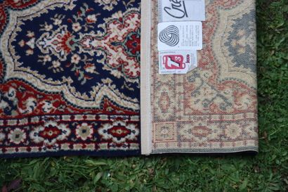Carpet mécanique à décor floral. Bon état...