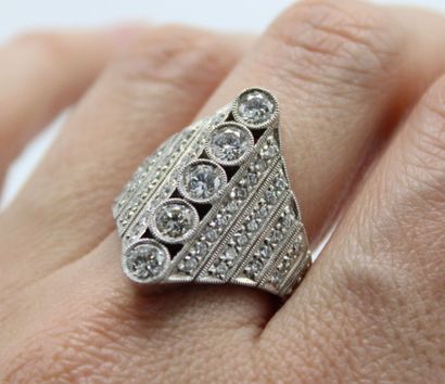 Bague en platine (900/1000) de style art...