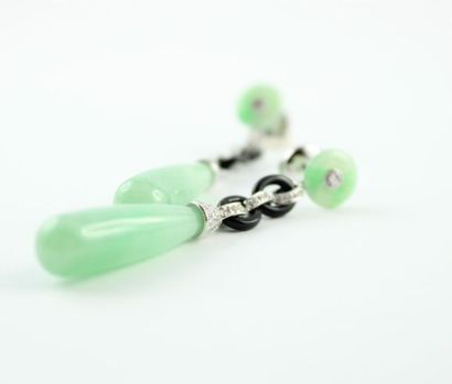 Paire de boucle d'oreilles en or gris 18K...