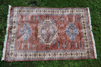 Lahore . Pakistan. Vers 1980. Tapis. Dimensions:...