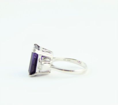 Bague en or gris 18K (750/1000) de style...