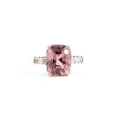 Bague en or gris 18K (750/1000) ornée d'une...