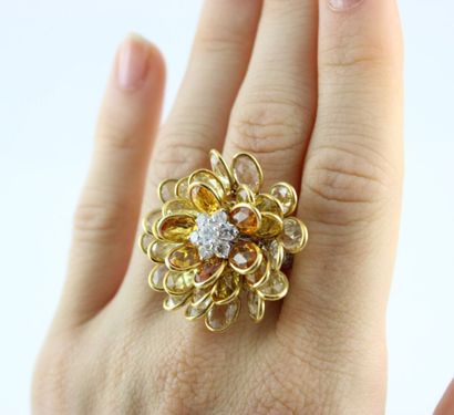 Bague or jaune et gris 18K (750/1000) formant...