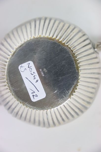 Réunion en métal argenté comprenant un plat...