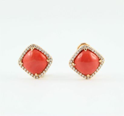 Paire de boucles d'oreille or 18K (750/1000)...