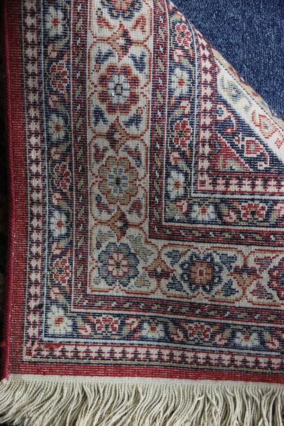 Tapis en laine. Dimensions: 110 x 170 cm