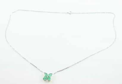 Collier en or gris 18K (750/1000) orné de...
