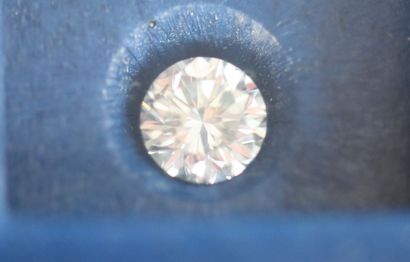 Diamant taille brillant. Poids: 1.29 ct....