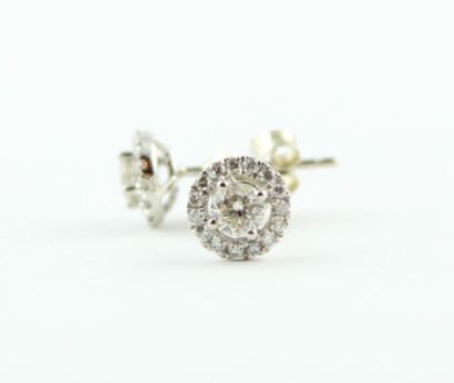 Paire de boutons d'oreilles en or blanc 18K...