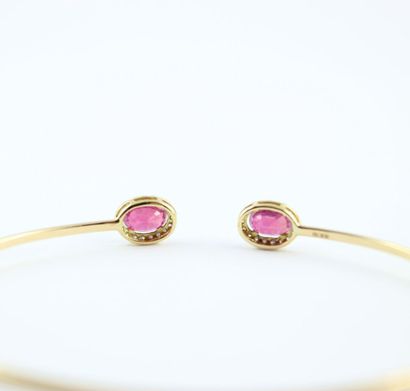Bracelet jonc en or jaune 18K (750/1000)...