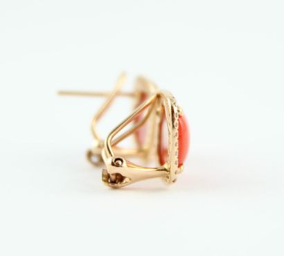 Paire de boucles d'oreille or 18K (750/1000)...