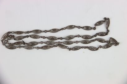 Ensemble de bijoux en argent comprenant:...