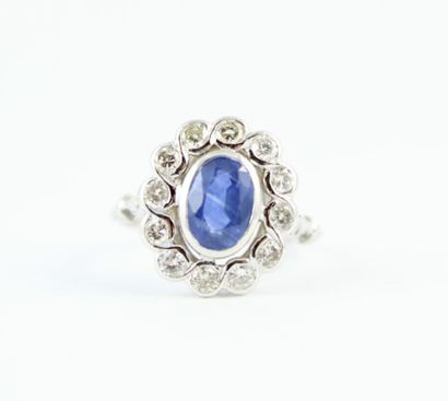 Bague en or blanc 18K (750/1000) ornée d'un...