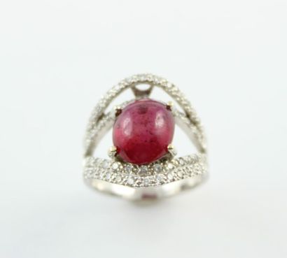 Bague ajourée or blanc 18K (750/1000) sertie...