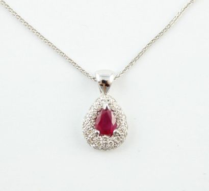 Collier en or blanc 18K (750/1000) orné d'un...