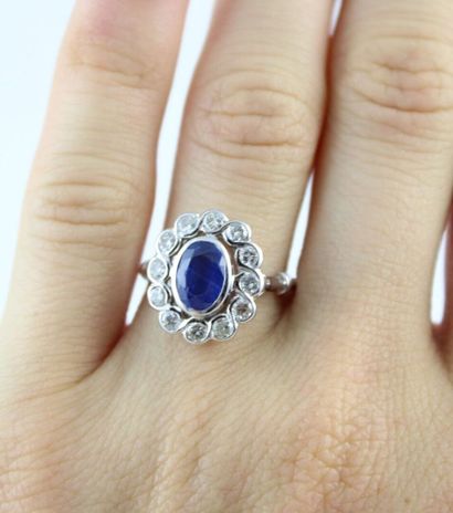 Bague en or blanc 18K (750/1000) ornée d'un...