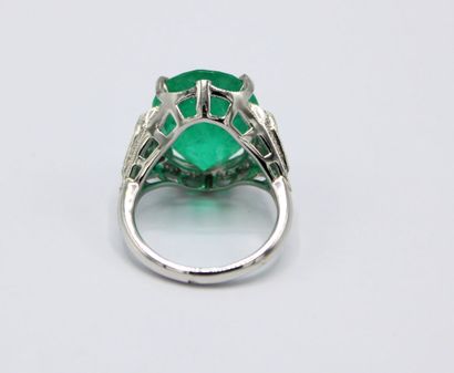 Bague en platine (900/1000) de style art...