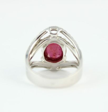 Bague ajourée or blanc 18K (750/1000) sertie...
