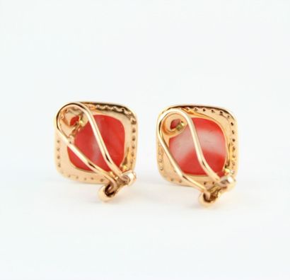 Paire de boucles d'oreille or 18K (750/1000)...