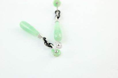 Paire de boucle d'oreilles en or gris 18K...