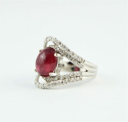 Bague ajourée or blanc 18K (750/1000) sertie...