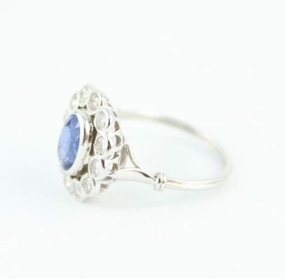 Bague en or blanc 18K (750/1000) ornée d'un...