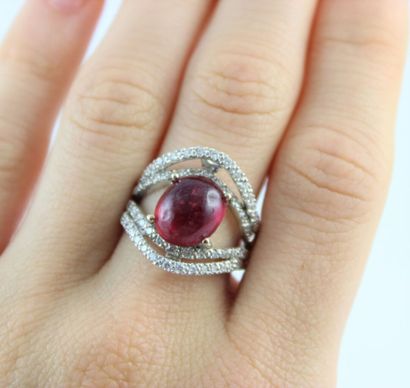 Bague ajourée or blanc 18K (750/1000) sertie...
