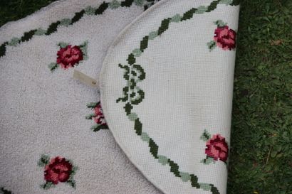 Carpet mécanique ovale à décor floral sur...