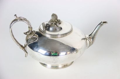 Réunion d'un bouillon a oreilles et un sucrier...