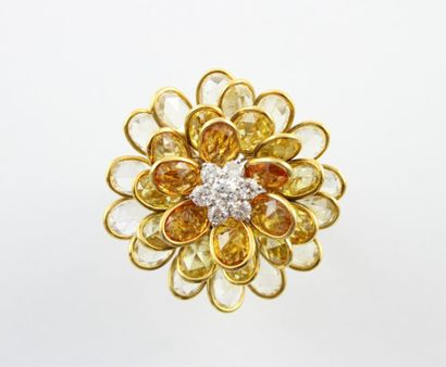 Bague or jaune et gris 18K (750/1000) formant...