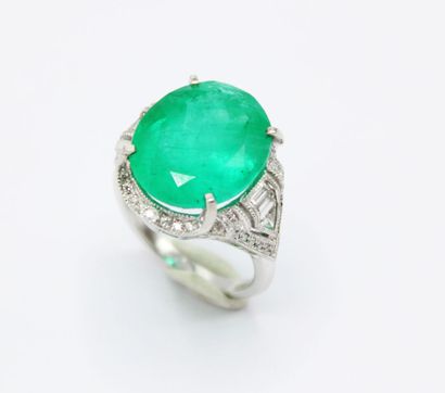 Bague en platine (900/1000) de style art...