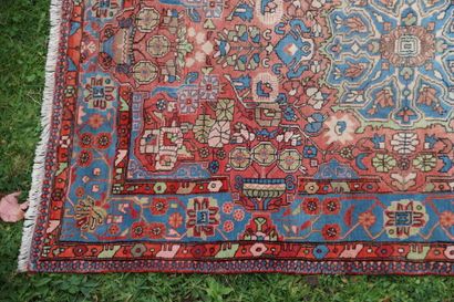 Tapis. Nahavan (région de Hamadan) vers 1980....