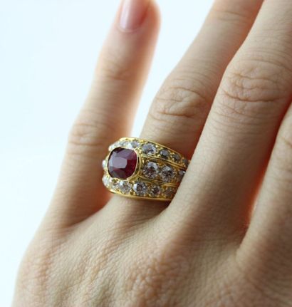 Bague dôme en or jaune 18K (750/1000) ornée...